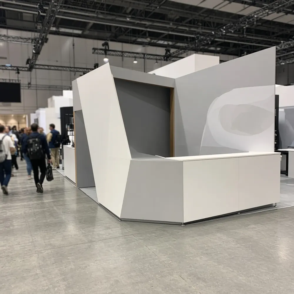 Custom-size booth solutions