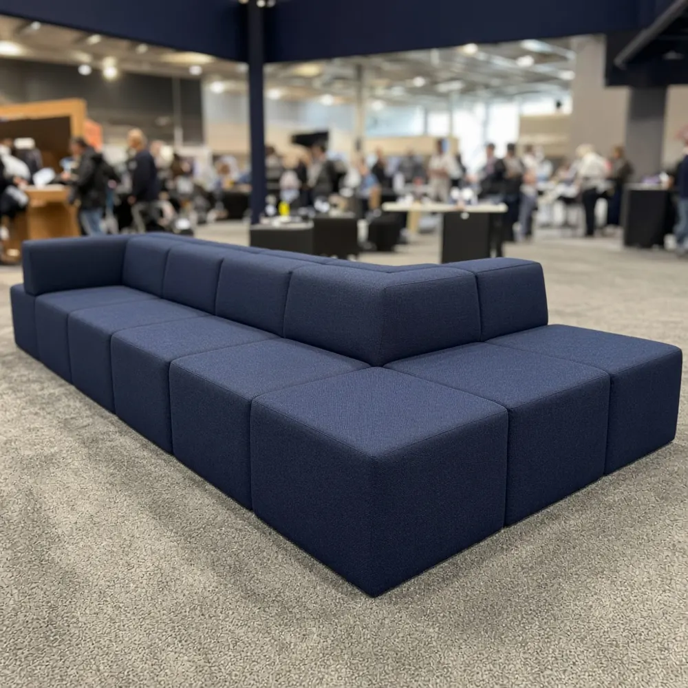 Modular lounge seating